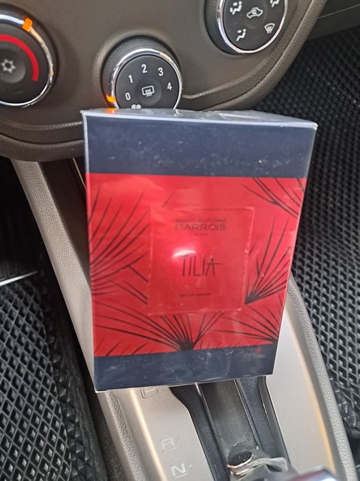 Парфюм ,духи, продаётся