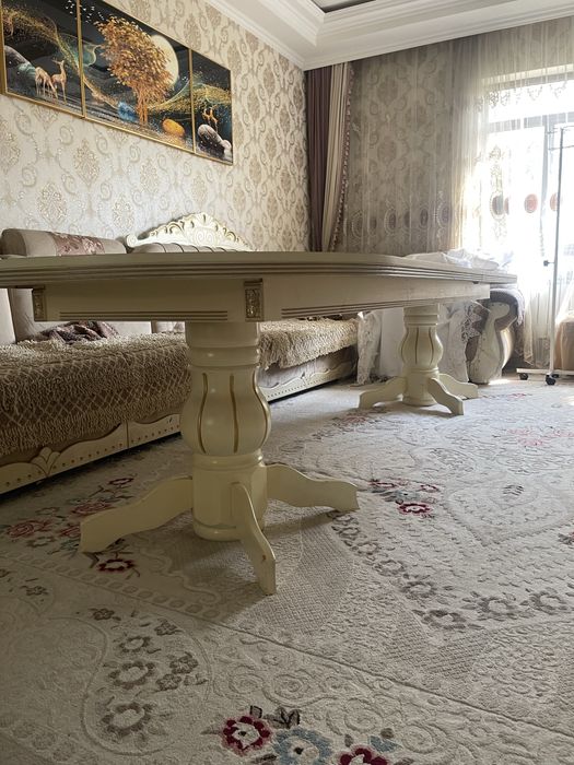 Большой стол。