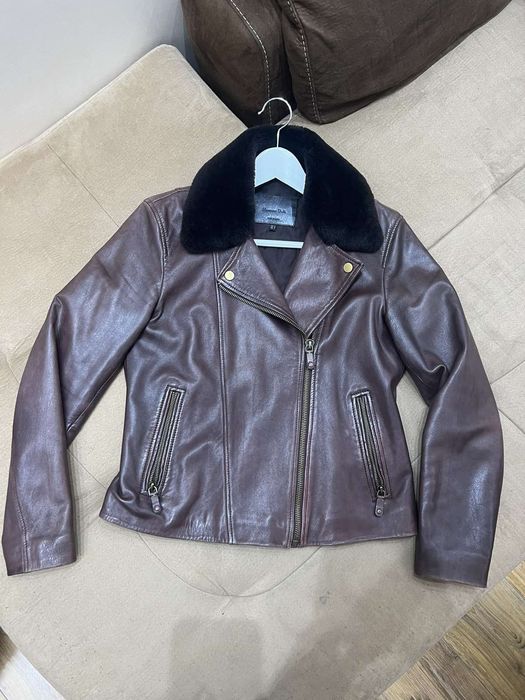 Продавам женско кожено яке Massimo Dutti