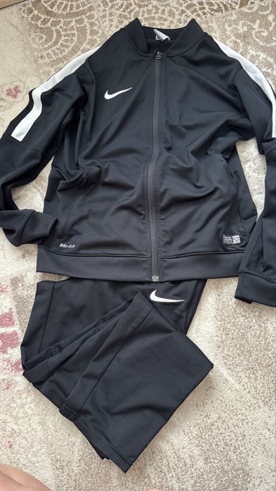 Запазен екип Nike