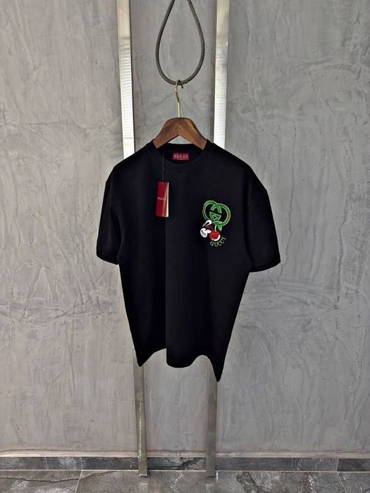 Tricou Gucci 
Marimi XXL 
PREȚ REDUS 125 LEI