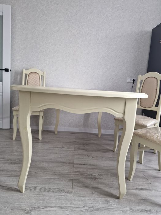 Стол и 6 стульев