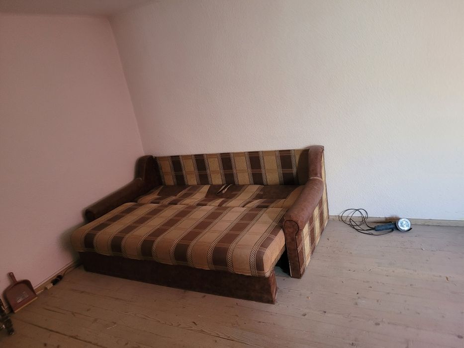 Ofer canapea folosită dar în stare bună