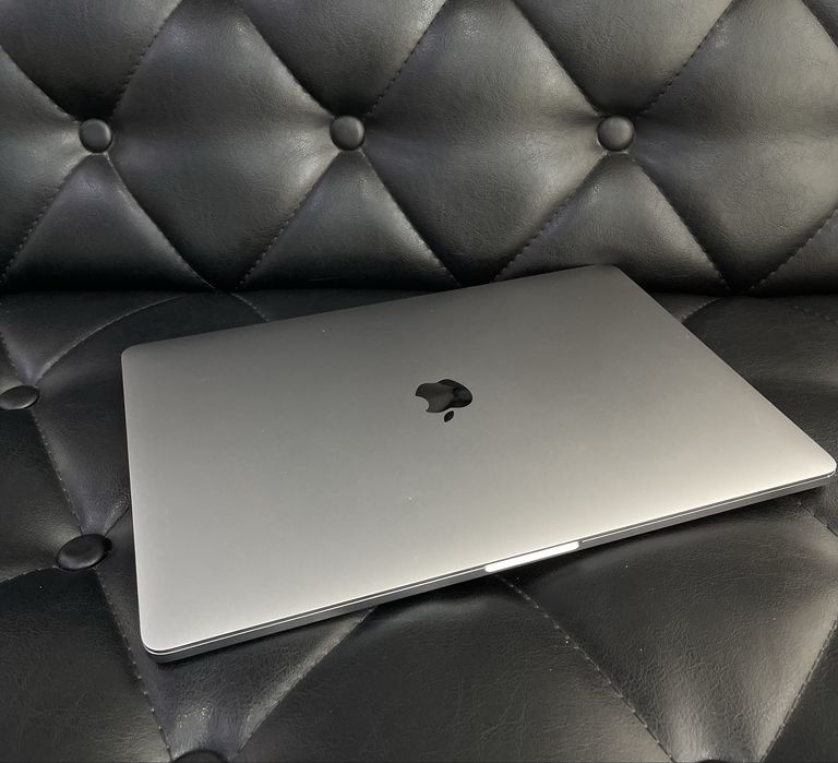 Apple MacBook Pro 2018 i7 16GB/256GB в хорошем состоянии