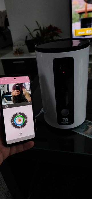 Dispenser hrană animale companie cu cameră foto/video.