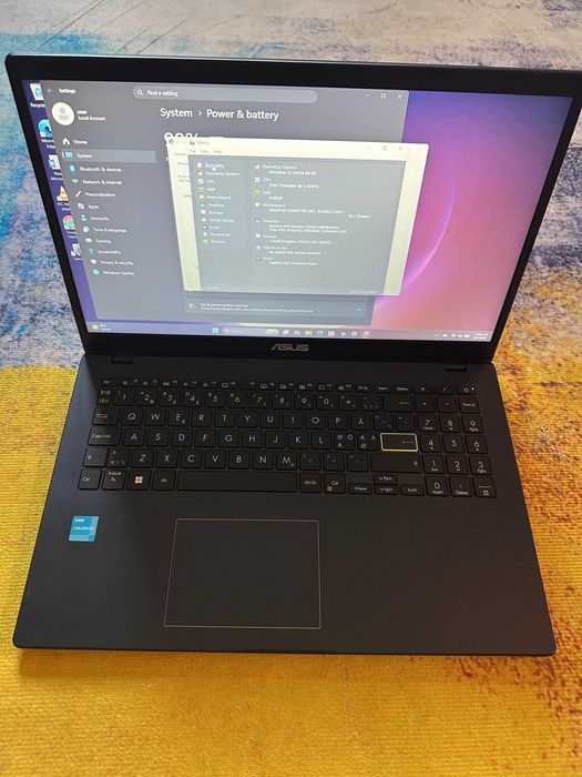Laptop Asus Vivobook R522k, model 2024, impecabil