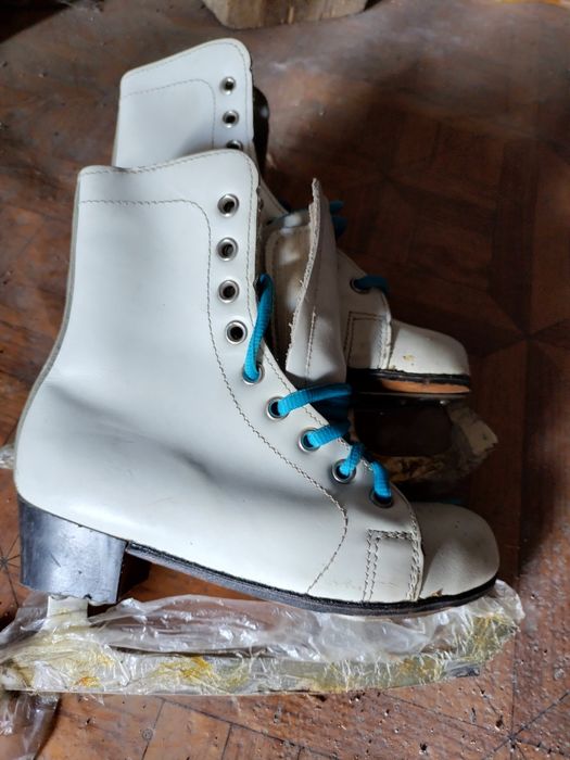 Коньки на девочку кожаные