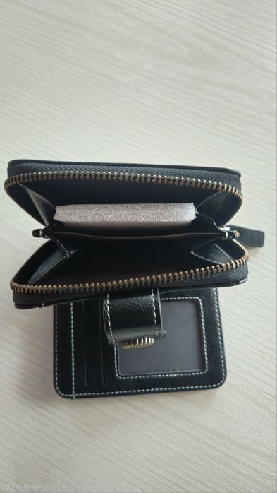 Дамски кожен портфейл