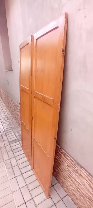 Uși pt dulap din  lemn .