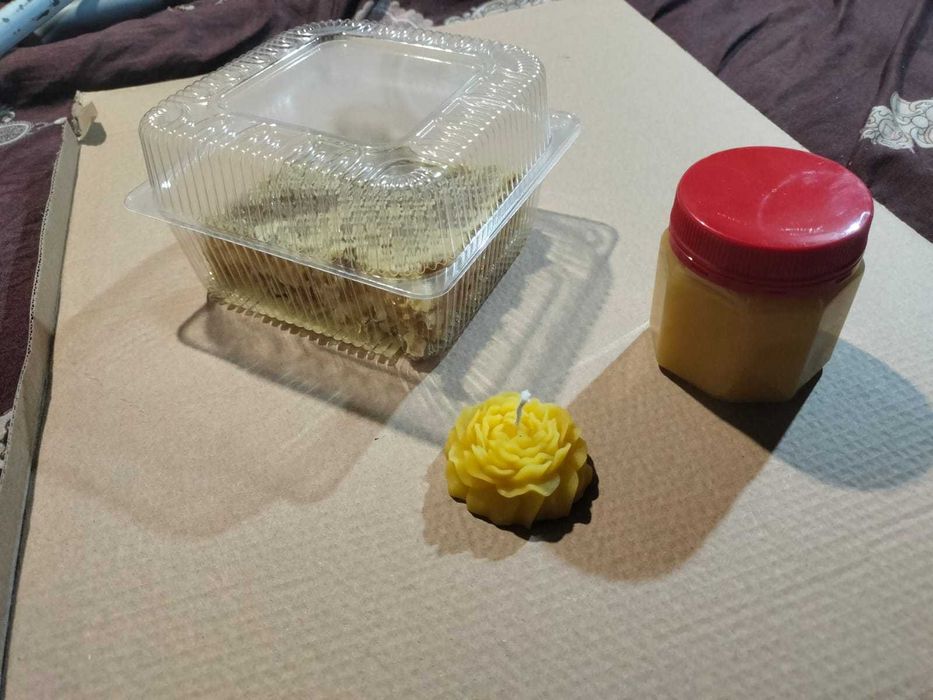 рамки с запечатанным мёдом