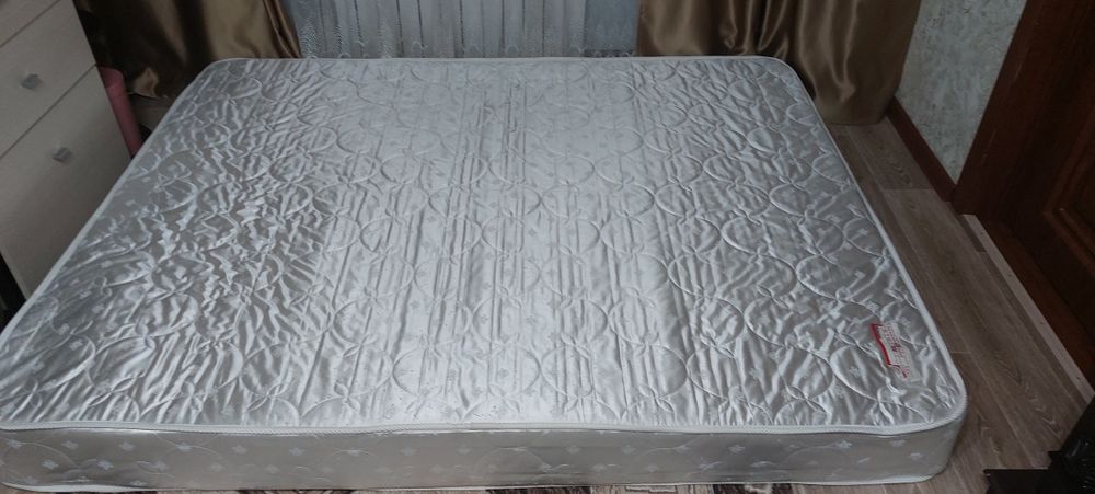 Продам матрас от кровати.