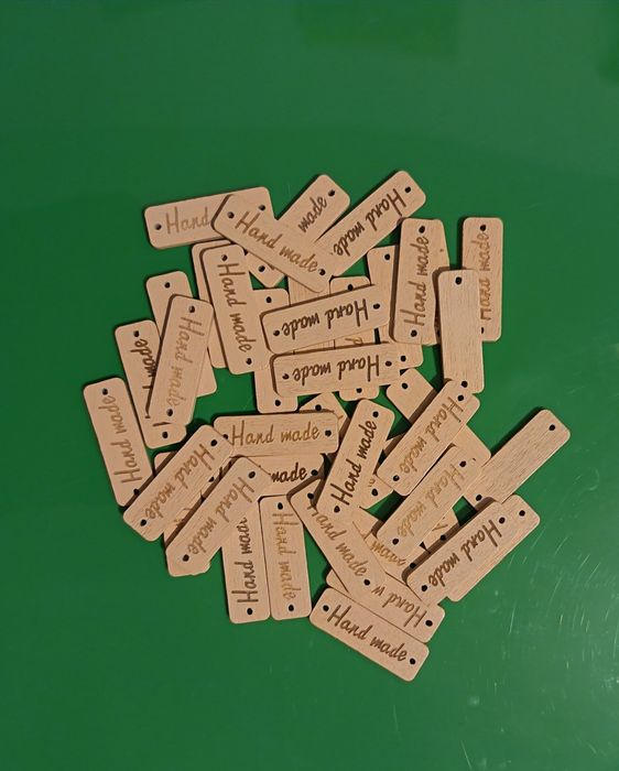 Nasturi+ placute/etichete din lemn natur