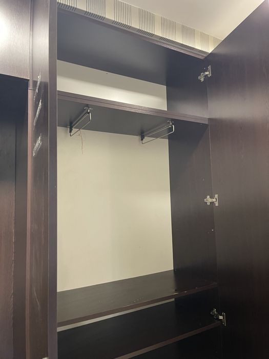 Голям гардероб с много равтове