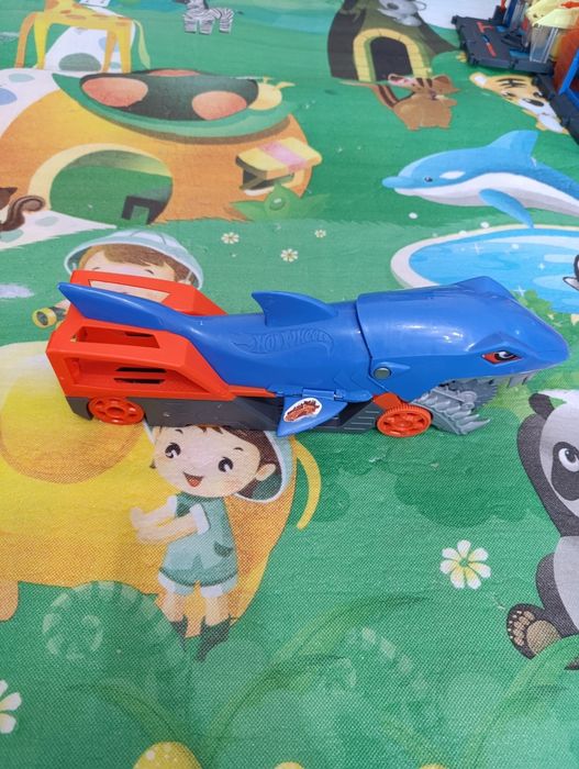 Гаражи и писти hot wheels