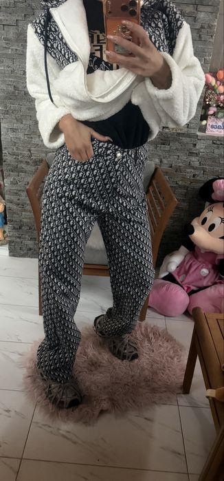 Дамски комплект дънки и яке