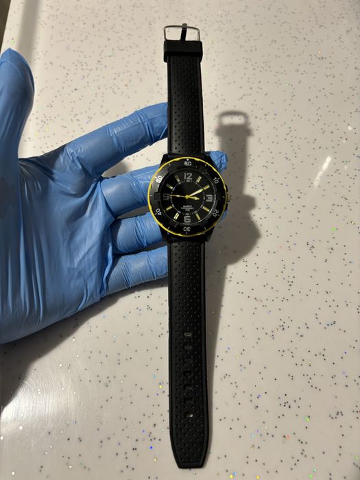 Часовник TWC-385 и часовник Qartz Chronograph