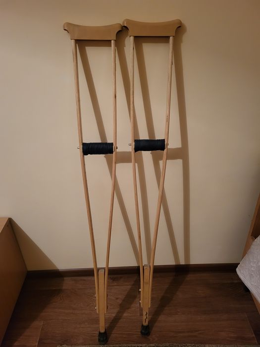 Продаю костыли, деревянные