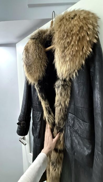 Натуральная дублёнка с мехом лисы