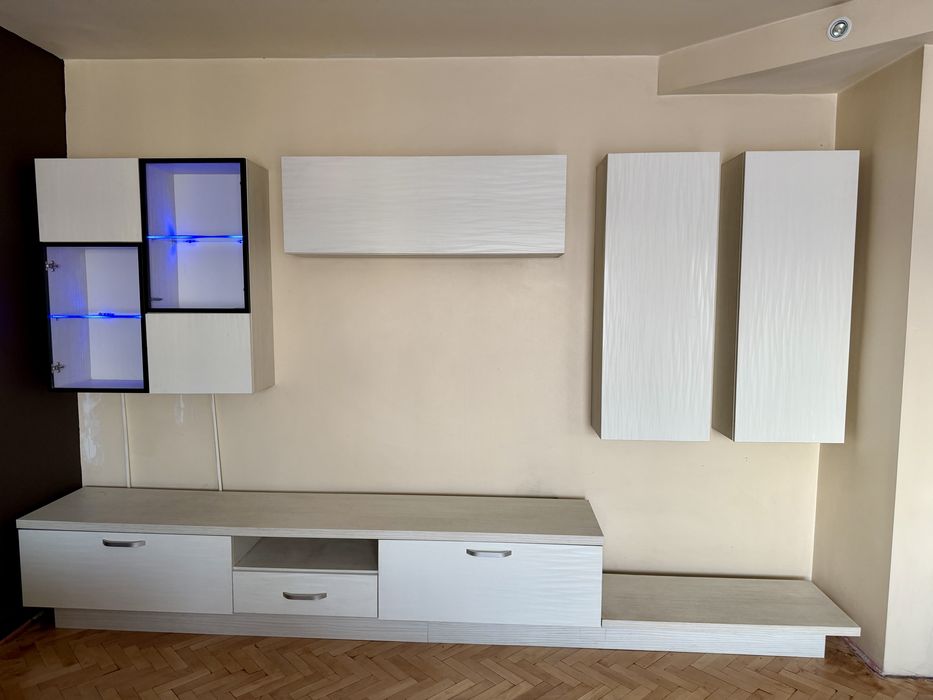 Vând mobilă pentru living complet (nu se vinde pe bucăți)