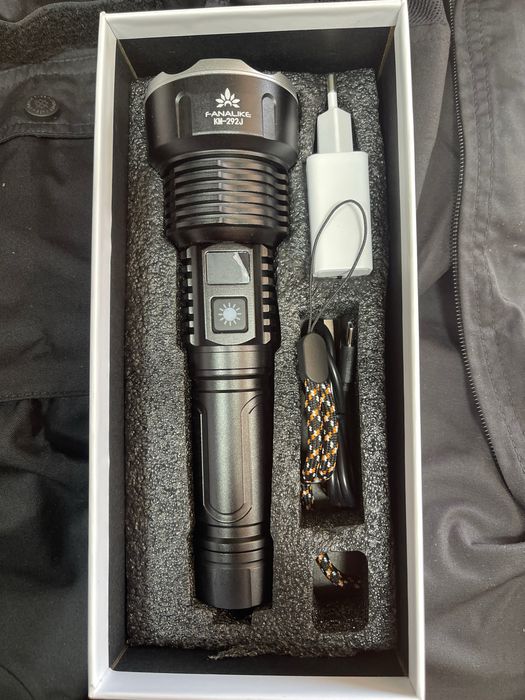 Мощный ручной фонарь KM-292J. 2000LM. 1000 Metr