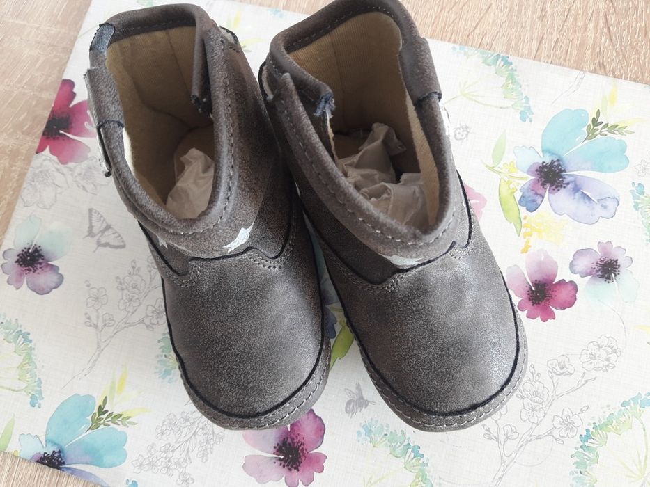 Бебешки буйки - ботушки