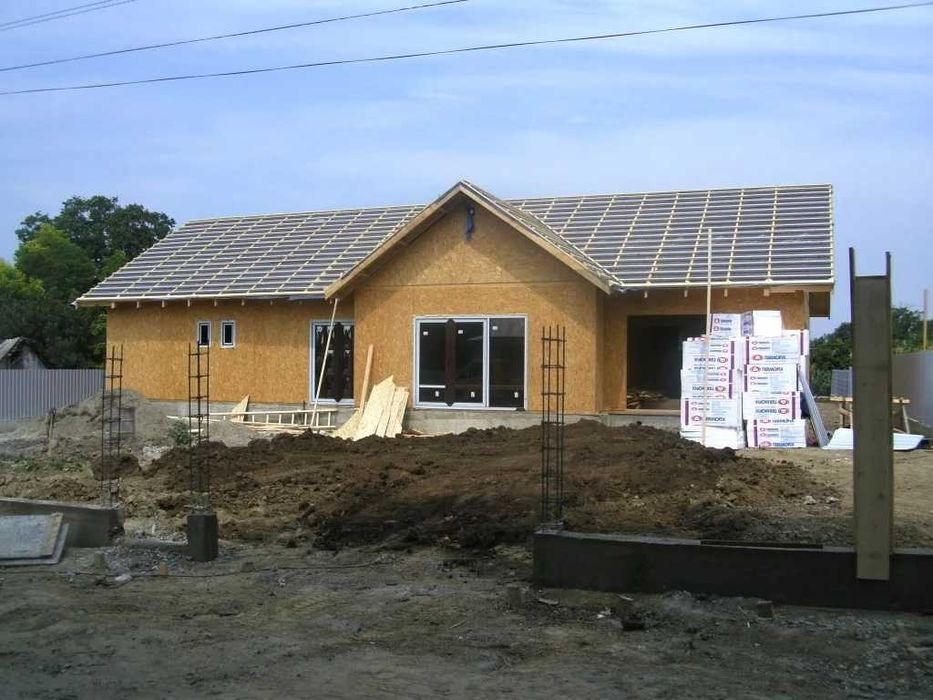 Vand case pe structura din lemn