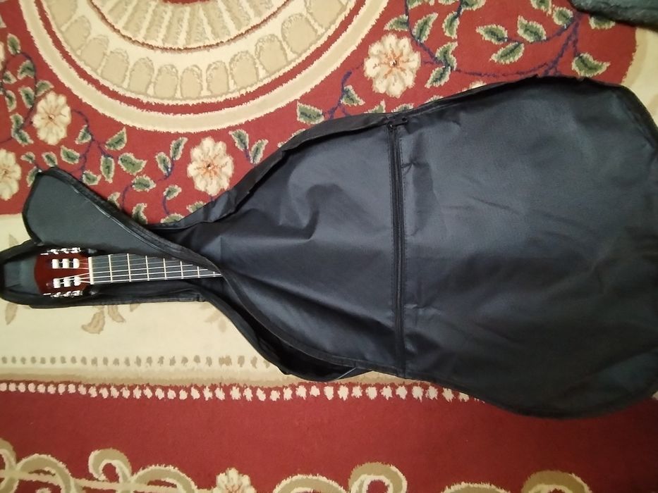 Чехол, футляр для гитары размером от 38 до 40 или 41 дюймов
