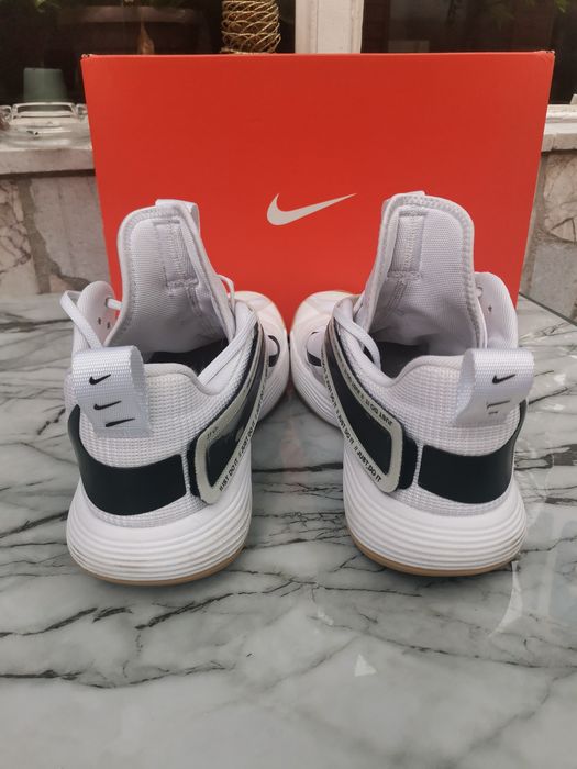 Маратонки NIKE за волейбол