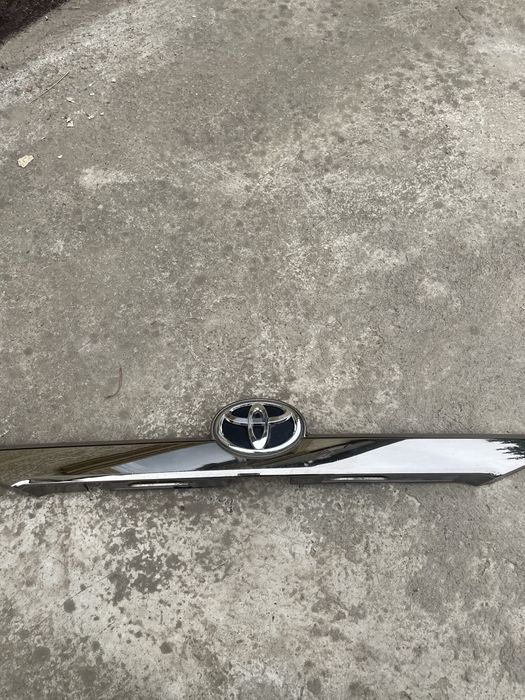 Toyota Camry 50 (XV50) — хром накладка на крышку багажника