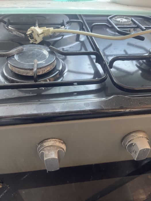 Газ плита срочно продам
