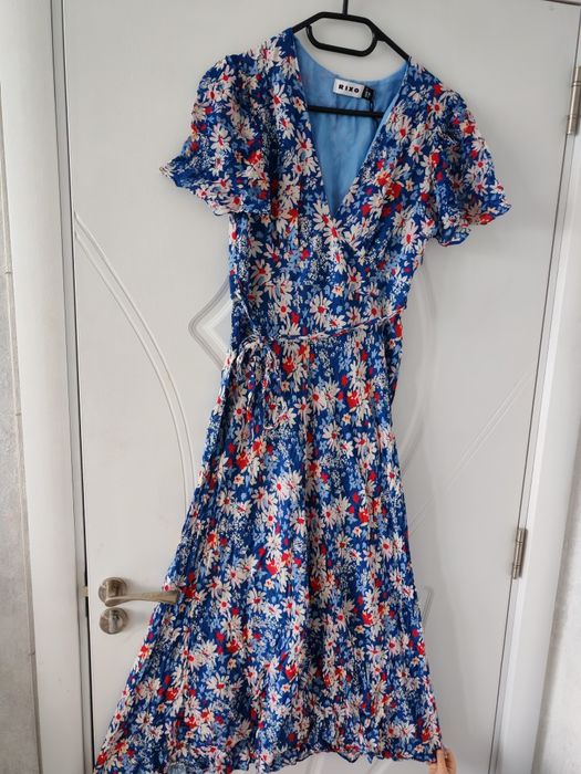 Пролетна флорална рокля