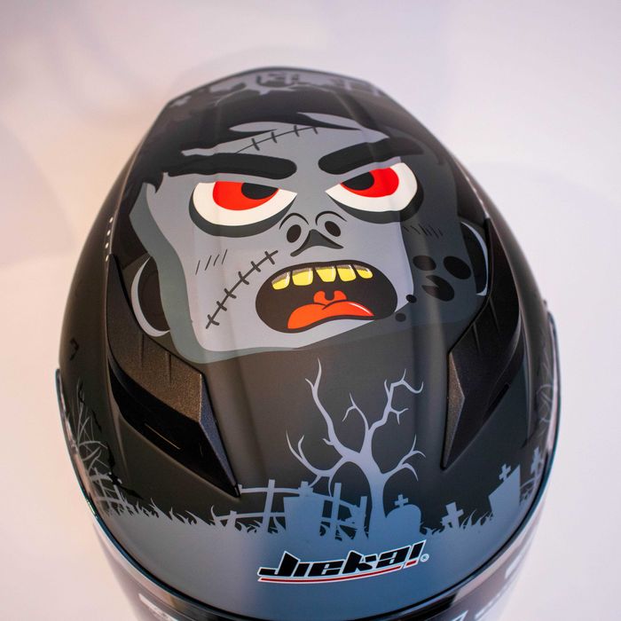 Каска за мотор пистов , скутер , ел. тротинетка др. ( Размер L 59-60)