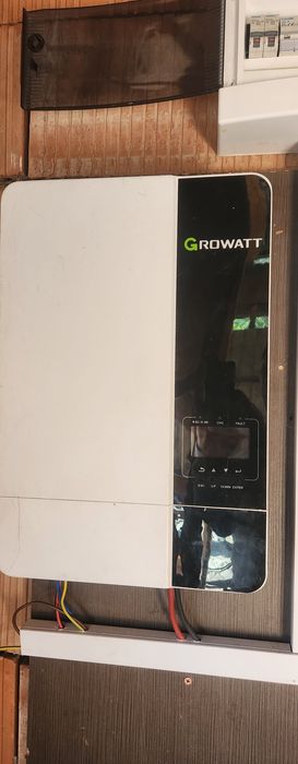Invertor Growatt spf 5000 es