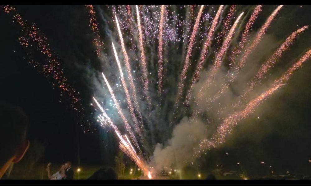 Focuri de artificii autorizate,  Gender reveal, cununie