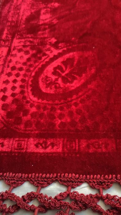 Тежка кадифена покривка за маса с фестони