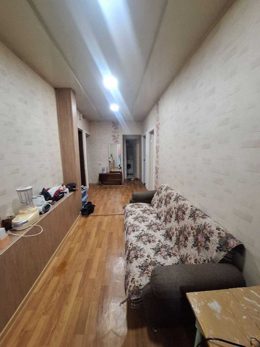 Сдается 3 комнатная квартира на 2 этаже в 4 этажном доме на Джуне