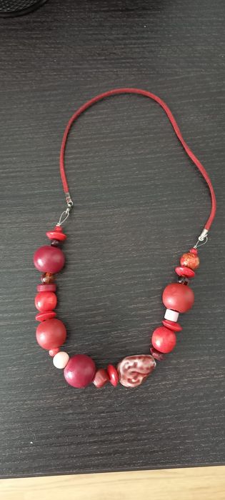 Coliere handmade in cutie cadou