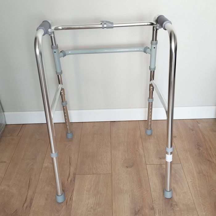 Ходунки для взрослых с опорой.