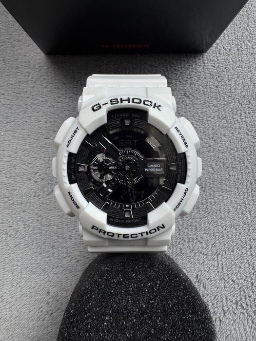 Ceas G-Shock Alb cu Negru
