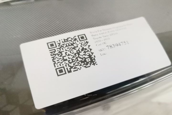 Оригинално Дясно Предно Стъкло / Toyota Yaris XP210 Оригинално дясно п