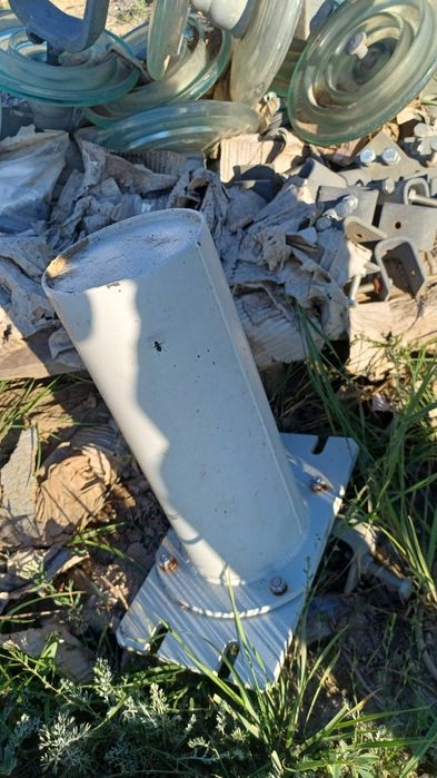 Изоляторы, вольтметры, амперметры и т.д