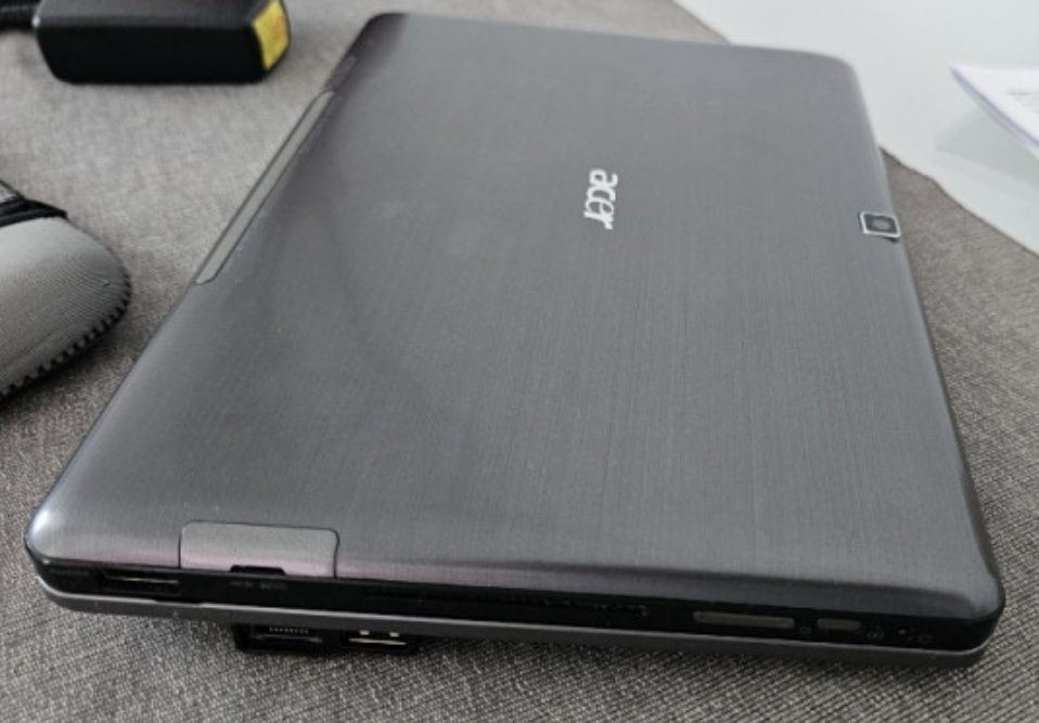 Tabletă / Laptop Acer iconia W500