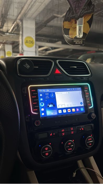 Vand navigatie dedicata Volkswagen/Skoda/Seat cu Carplay Wireless si AA, ambeintale qled