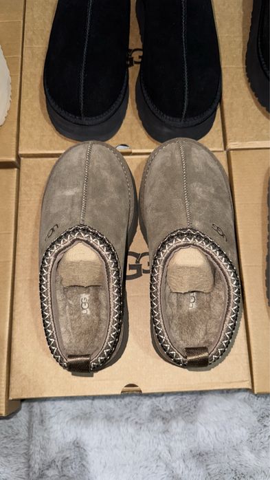 Vand ugg marimea 36, 37, 38 pe culoarea crem, maro si negru