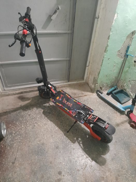 Продеатся самокат