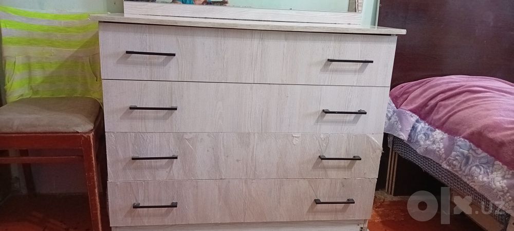 Продается комод. Длина 104 см, высота 83 см, ширина 40 см. Без зеркала