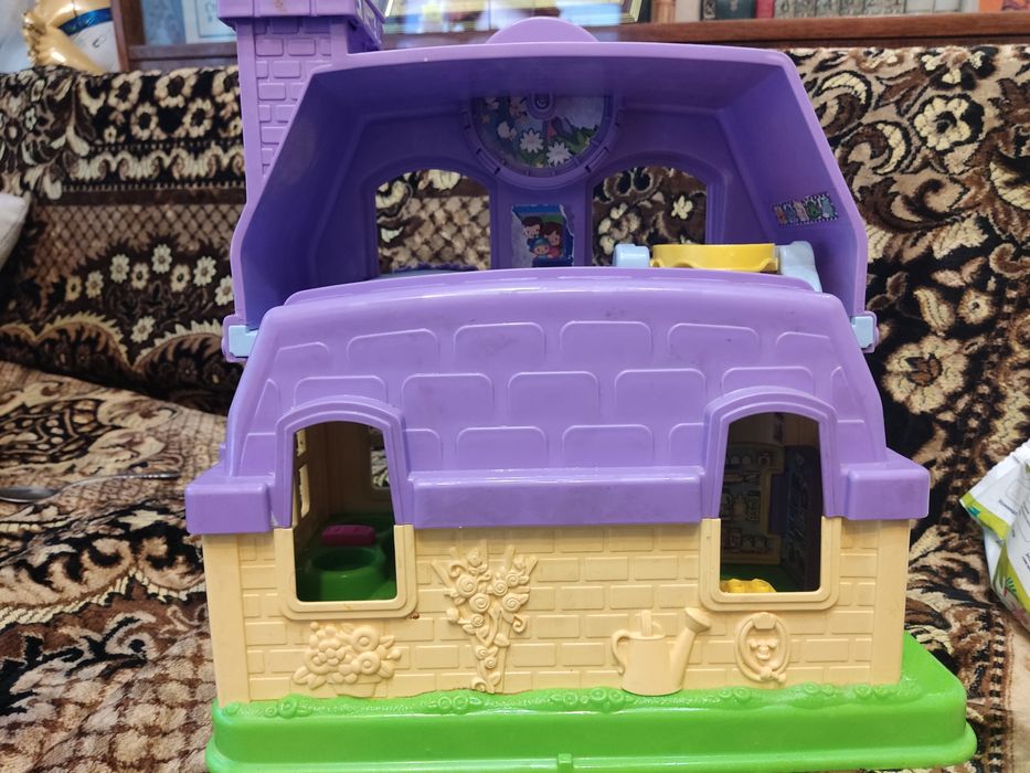 Игрушечный дом для кукол