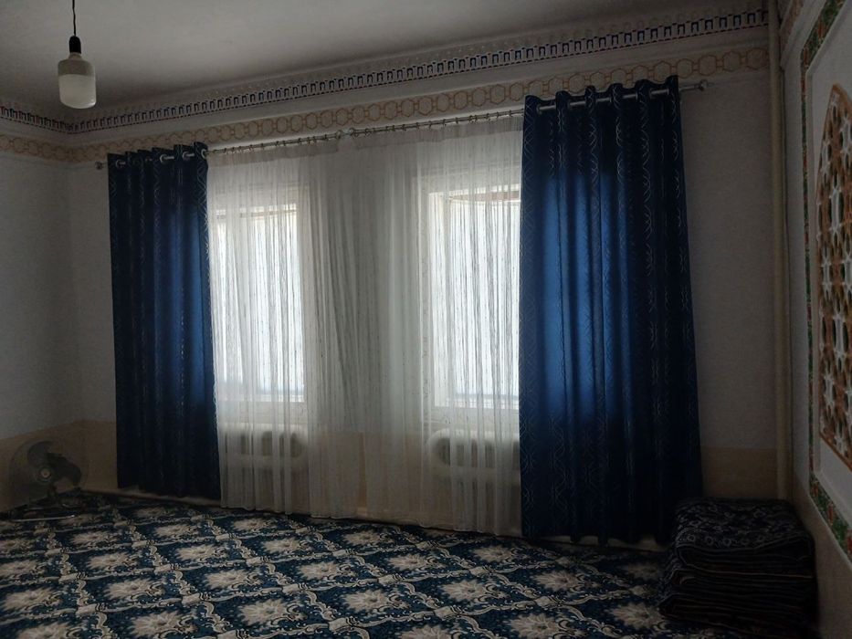 Эски шахарни қоқ ўртасидан 2 қаватлик ховли ҳовли сотилади