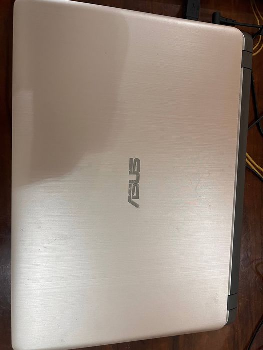 Asus noutbuk sotiladi
