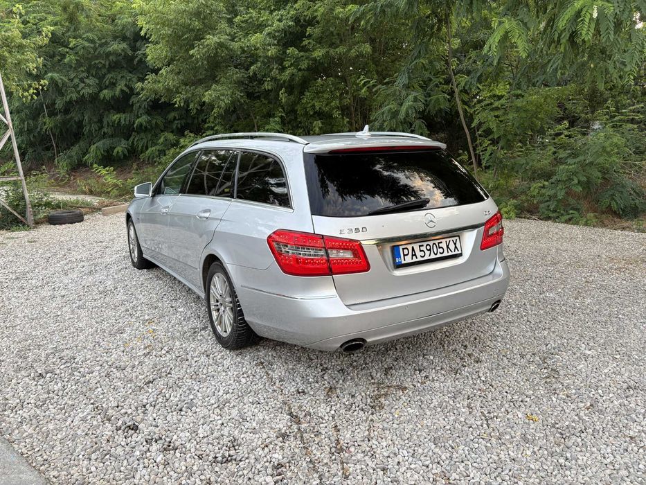 Автомобил Mercedes E350 2011г.